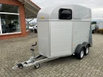 Humbaur Equitos Alu 2000 Seitenansicht Aluminium Pferdeanhänger