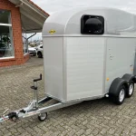 Humbaur Equitos Alu 2000 Seitenansicht Aluminium Pferdeanhänger