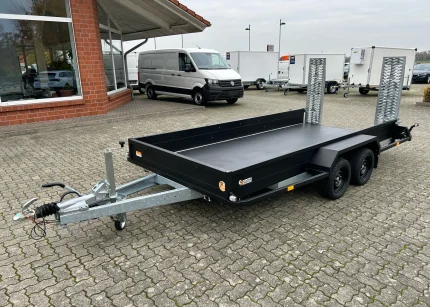 Saris Magnum Maxx 3500 Black Edition Maschinenanhänger Seitenansicht