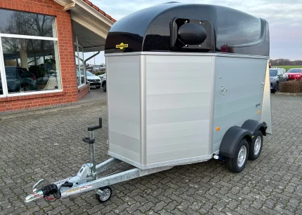 Humbaur Equitos Alu 2000 Seitenansicht Aluminium Pferdeanhänger