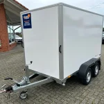 Saris GO 306 Autoanhänger Seitenansicht mit Tandemachse