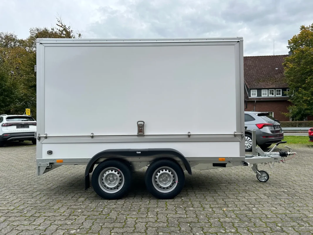 Saris GO 306 Autoanhänger Seitenansicht mit Tandemachse