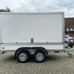 Saris GO 306 Autoanhänger Seitenansicht mit Tandemachse