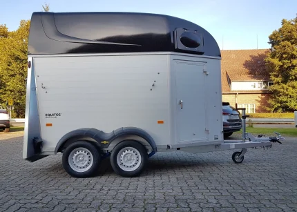 Humbaur Equitos Alu Plus Black 2000 Außenansicht in Schwarz