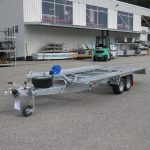 LAT 400 Autoanhänger Seitenansicht mit kippbarer Plattform