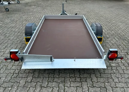 Humbaur HKT 132515 S mit hydraulisch abgesenkter Ladefläche