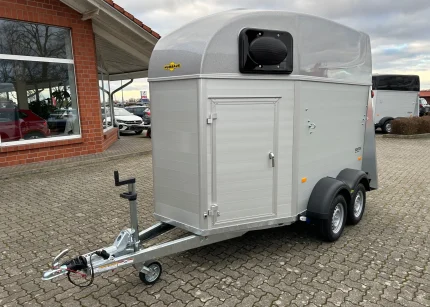 Humbaur Equitos Alu Plus 2000 Pferdeanhänger Außenansicht Aluminium