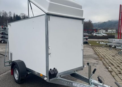 Pongratz DKA 260/13 G Kofferanhänger Heckansicht mit abschließbaren Türen