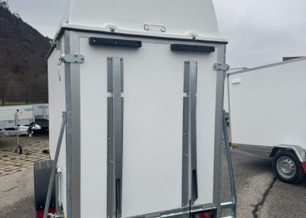 Kofferanhänger DKA 260/13 G Rückansicht mit abschließbaren Türen