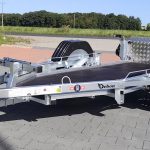 Kippbare Heckrampe des Roadster MP3 beim Verladen