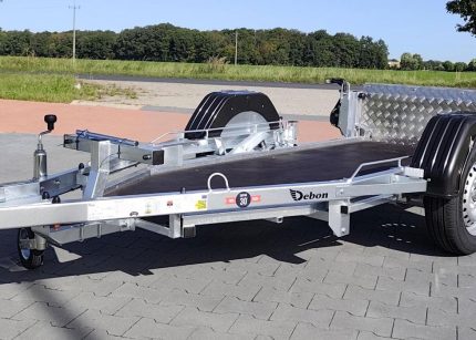 Kippbare Heckrampe des Roadster MP3 beim Verladen