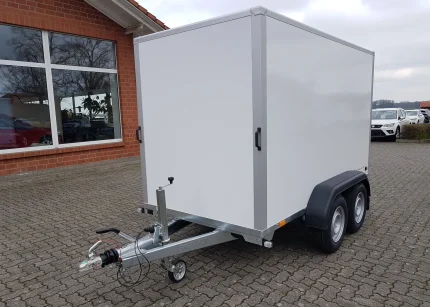 Saris GO 2700 kg Autoanhänger Außenansicht weiß