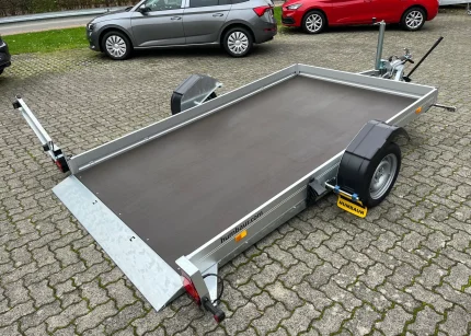 Humbaur HKT 153117 S mit hydraulisch abgesenkter Ladefläche