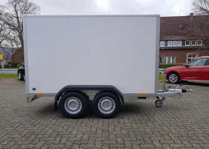 Saris GO 306 Autoanhänger weiß Außenansicht Doppelachse