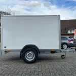 Saris GO 1350 kg PKW-Anhänger in weißer Außenansicht