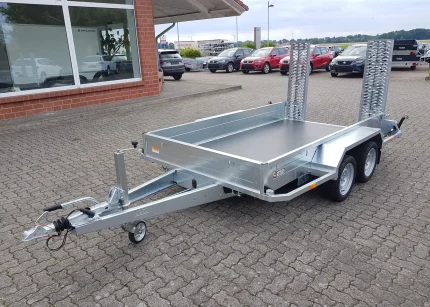 Saris Baugeräteanhänger 3.500 kg Frontansicht