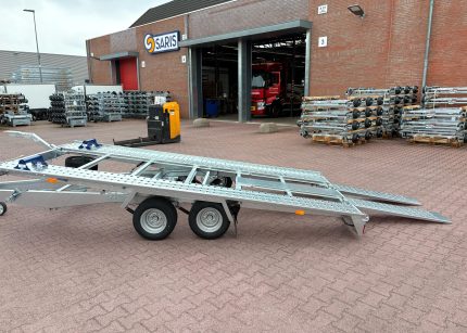 Autoanhänger L-AT 400 TK-2 Seitenansicht mit kippbarer Plattform