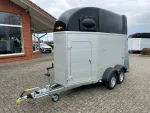 Humbaur Single Alu 1600 Pferdeanhänger außen Aluminium schwarz