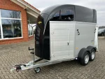 Humbaur Xanthos Aero 2400 Seitenansicht mit Polybug Black Metallic