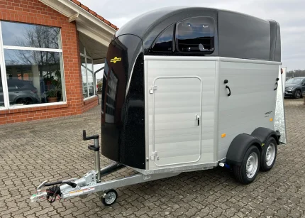 Humbaur Xanthos Aero 2400 Seitenansicht mit Polybug Black Metallic