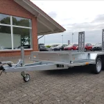 Saris MG 306 170 3500 Baumaschinenanhänger Seitenansicht verzinktes Fahrgestell