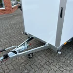 Saris GO 256 Autotransporter Seitenansicht mit verzinktem Fahrgestell