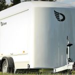 Fourgon Roadster 300 Debon Seitenansicht mit Heckrampe