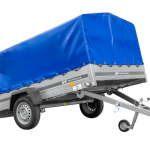 Verzinkter PKW-Anhänger mit blauer Plane Gesamtansicht