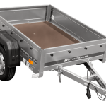 Kippbarer UNITRAILER Garden Trailer mit geöffneter Heckklappe