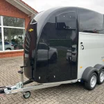 Humbaur Pegasus 2400 Außenansicht mit aerodynamischer Karosserie