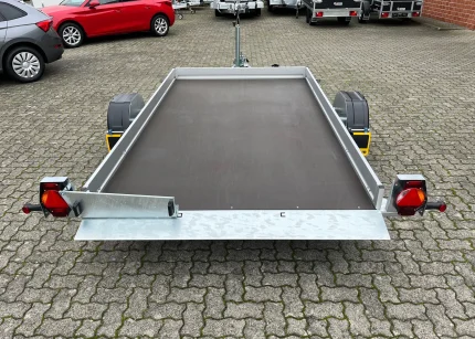 Humbaur HKT 183117 S mit abgesenkter Ladeplattform