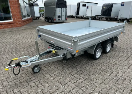 Humbaur HTK 3000.31 Dreiseitenkipper Seitenansicht mit Aluminium-Bordwänden