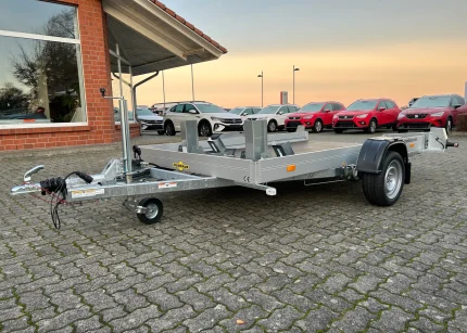 Humbaur HKT 153117 S Seitenansicht mit abgesenkter Ladefläche