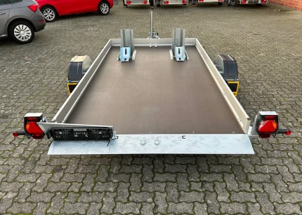 Humbaur HKT 183117 S mit hydraulisch abgesenkter Ladefläche