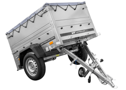 Kompakter Kippanhänger mit montierter grauer Plane