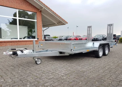 SARIS MG 406 3000 kg Baumaschinenanhänger Seitenansicht