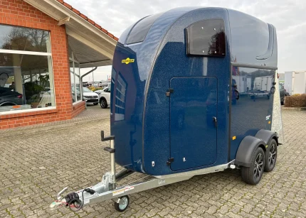 Humbaur Pegasus Style 2700 S Außenansicht mit Alufelgen