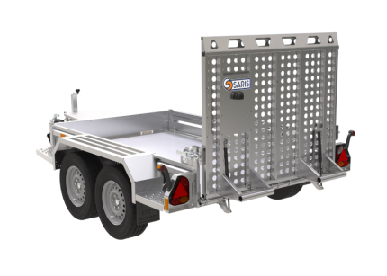 Autoanhänger 3000 kg mit ausgeklappten Aluminium-Laderampen