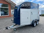 Humbaur Xanthos Aero 2400 Außenansicht in Dunkelblau Metallic