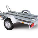 Pongratz ECOPLUS EM Motorradanhänger mit drei verladenen Motorrädern