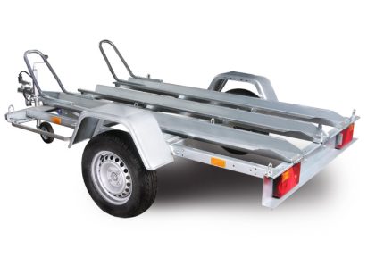 Pongratz ECOPLUS EM Motorradanhänger mit drei verladenen Motorrädern
