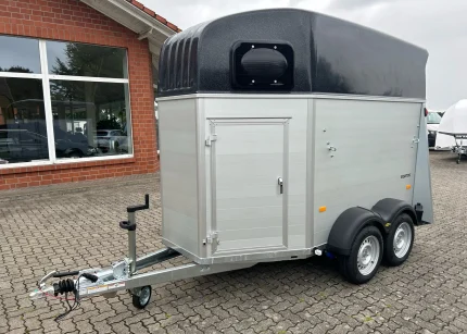 Humbaur Equitos Alu Plus Black 2400 Seitenansicht