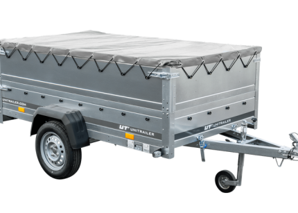 Kippbarer Nutzanhänger mit grauer Plane Seitenansicht