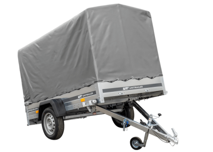 Verzinkter Straßenanhänger mit montierter Hochplane