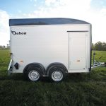 Roadster 500 Kofferanhänger mit gebremster Doppelachse Außenansicht