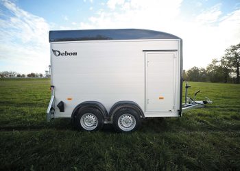 Roadster 500 Kofferanhänger mit gebremster Doppelachse Außenansicht