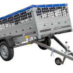 Kippanhänger mit Gitteraufsätzen und blauer Plane