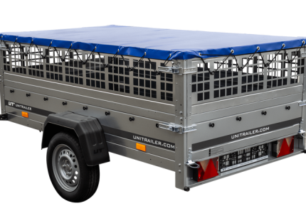 Kippanhänger mit Gitteraufsätzen und blauer Plane