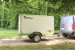 Roadster 220 Debon Trailers Heckansicht mit Doppeltür