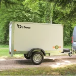 Roadster 220 Debon Trailers Heckansicht mit Doppeltür